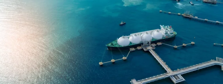 World’s First LNG-Powered Bulk Carrier