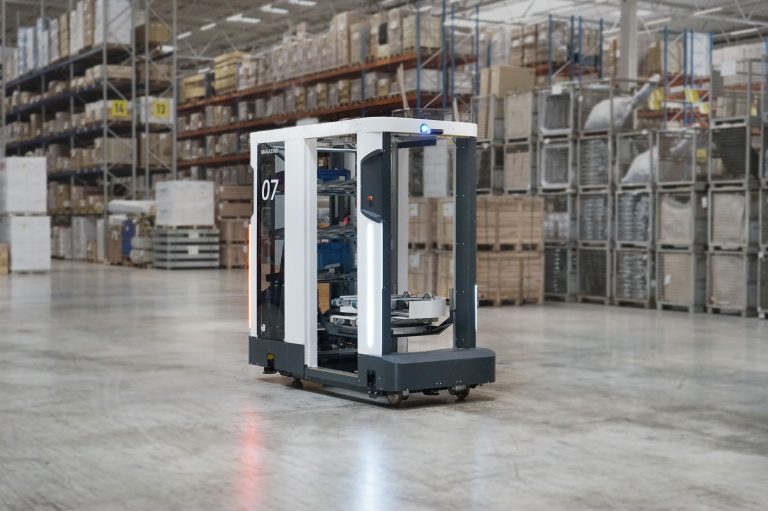 Robotics Company Launches Pilot Warehouse Project with SOTO Robot