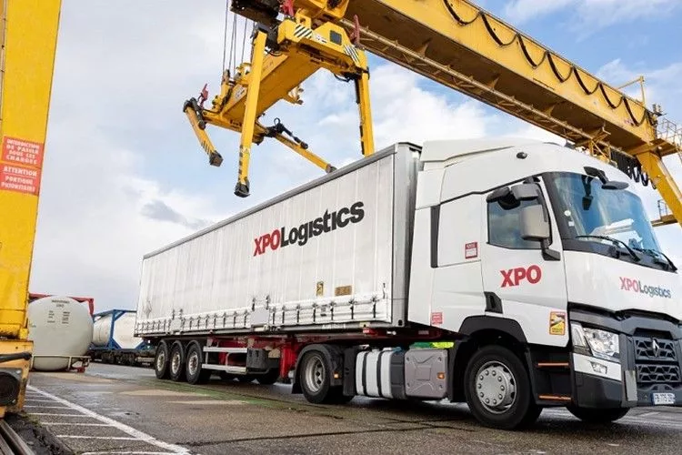 XPO launches Eurotunnel rail service with Schneider