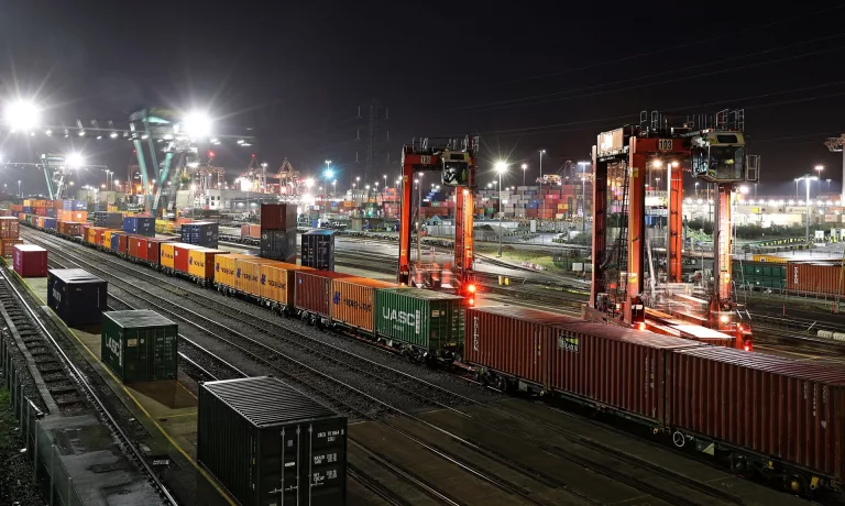 DP World to reward customers that switch from road to rail