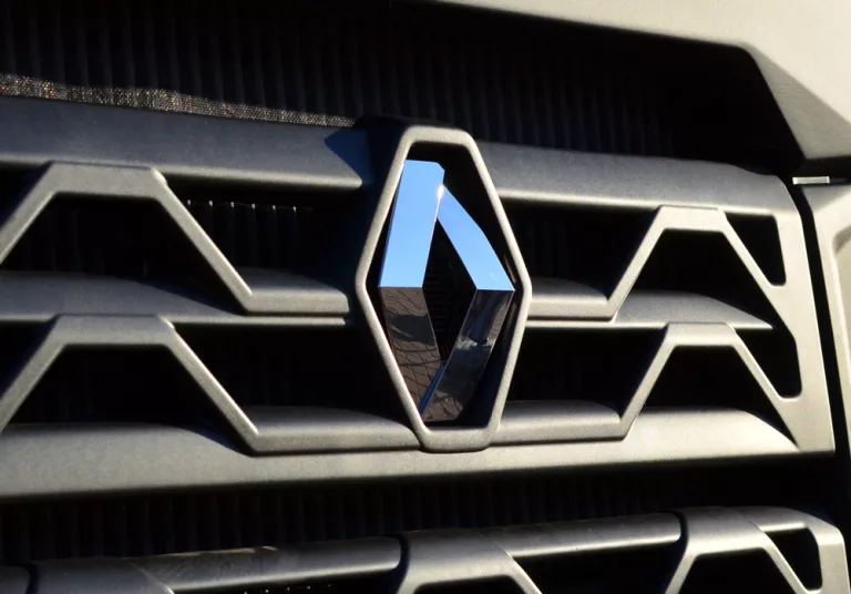 Premier Paper & Hexagon make switch to Renault Trucks