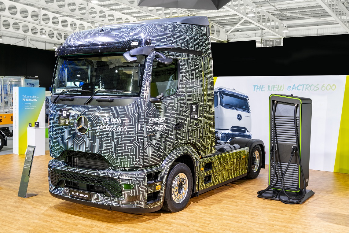 Impressive Mercedes-Benz eActros 600 made it's UK debut at Road Transport Expo