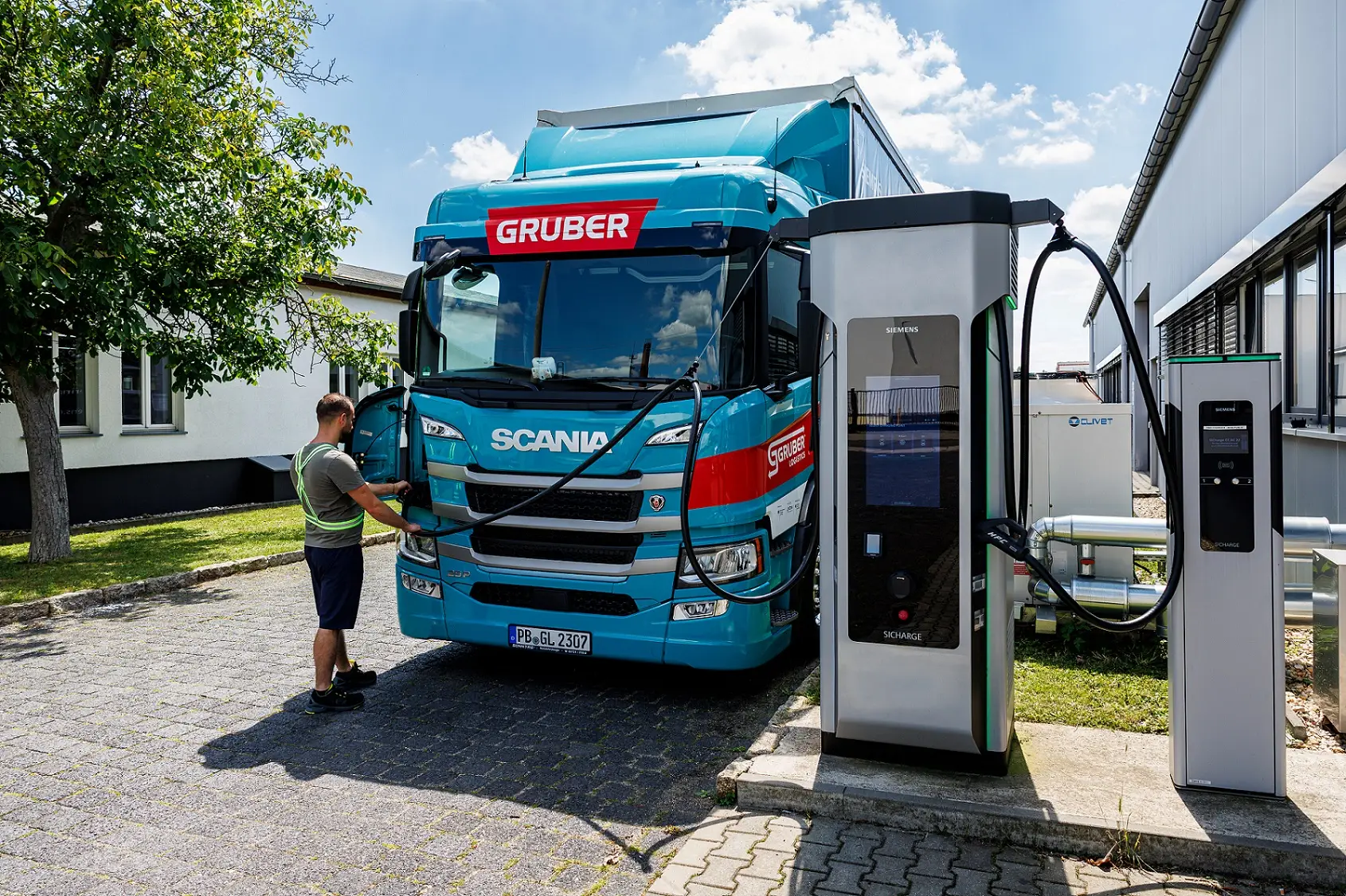 Gruber Logistics & Siemens : Emission-Free E-Truck