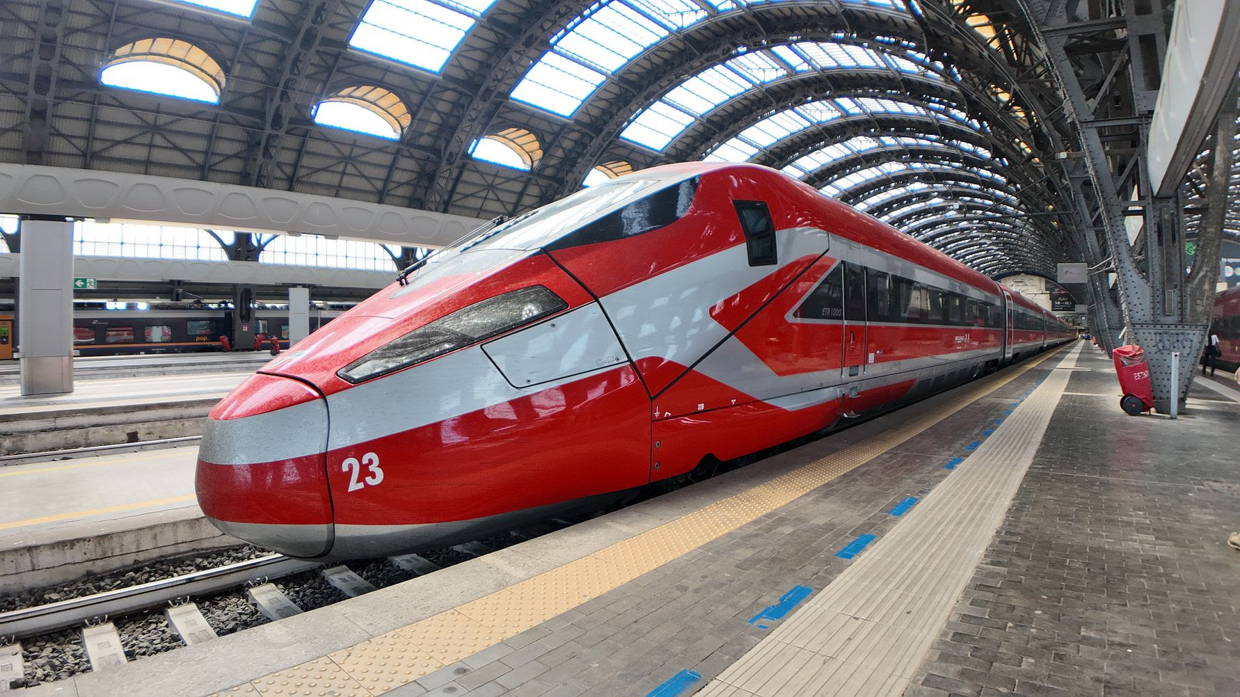 Hitachi Rail Unveils New ETR1000 Model